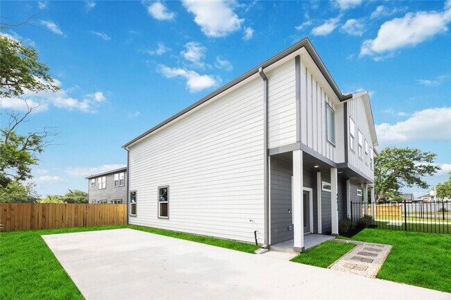 Photo - 4601 Newberry St