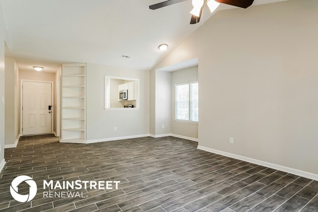 Photo - 1915 Collier Rd