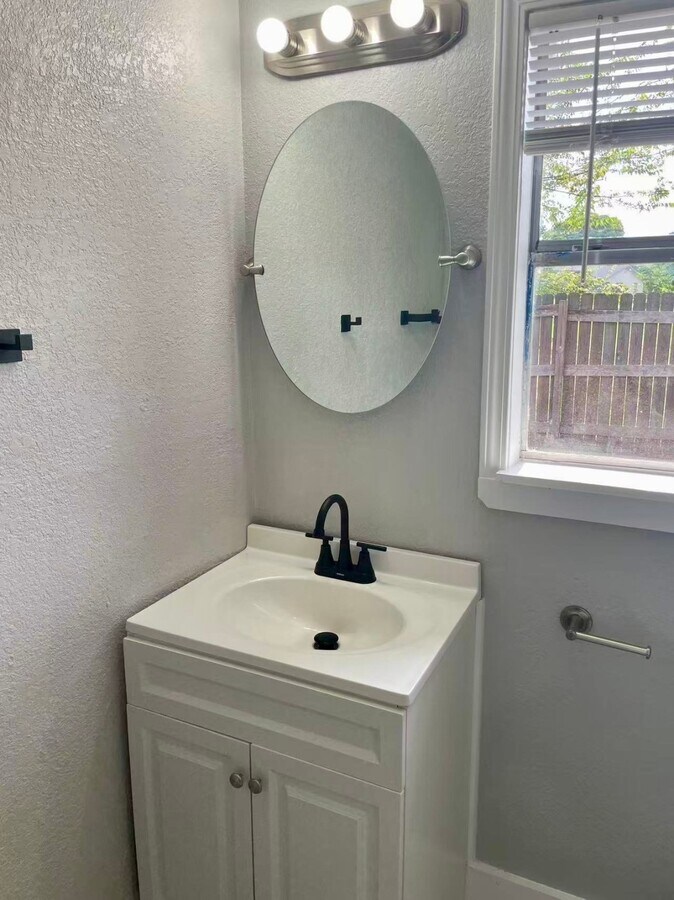 Photo - 906 Fields St