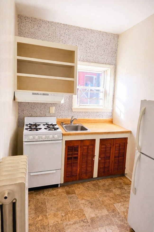 Studio- Kitchen - 575 Farmington Ave