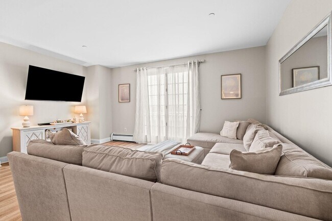 Photo - 100 Shearwater Ct E