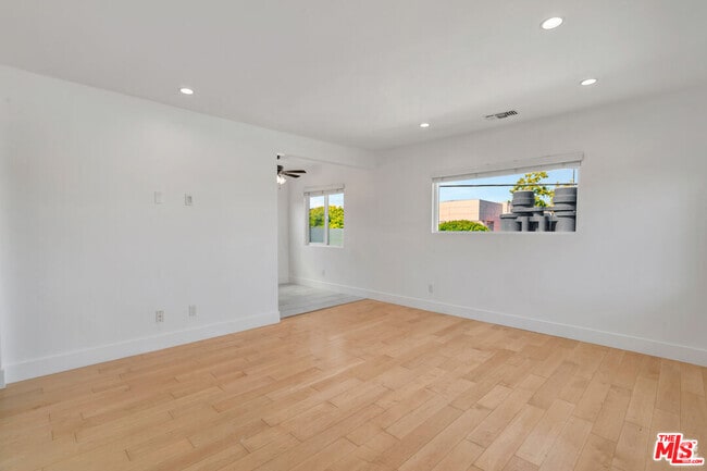 Building Photo - 119 Paloma Ave Unit M Rental