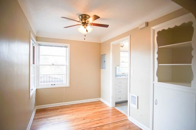 Photo - In the Heart of NW-Mid-Century 2Bdr Lives Like a Little House! Unit 2407