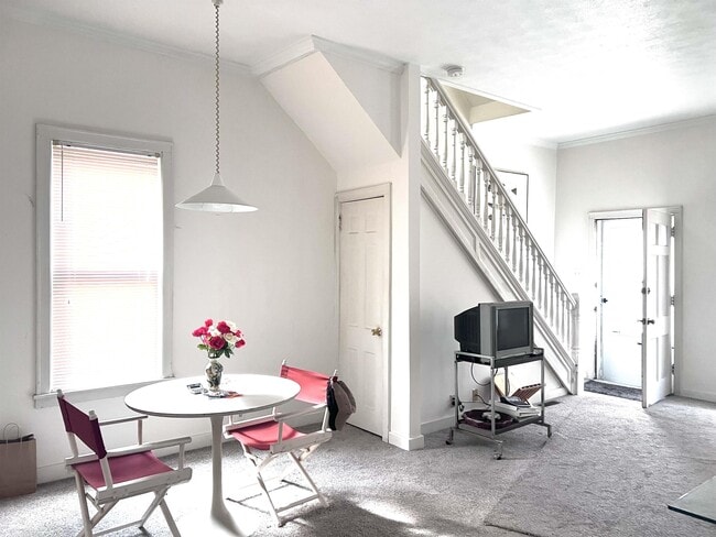 Photo - 124 Rexford St
