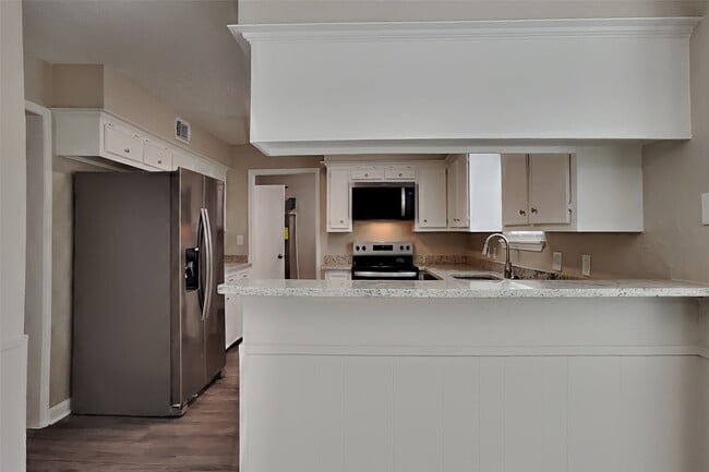 Photo - 6807 River Ml Dr