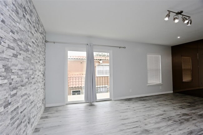 Photo - 2824 Briarhurst Dr Unit 16