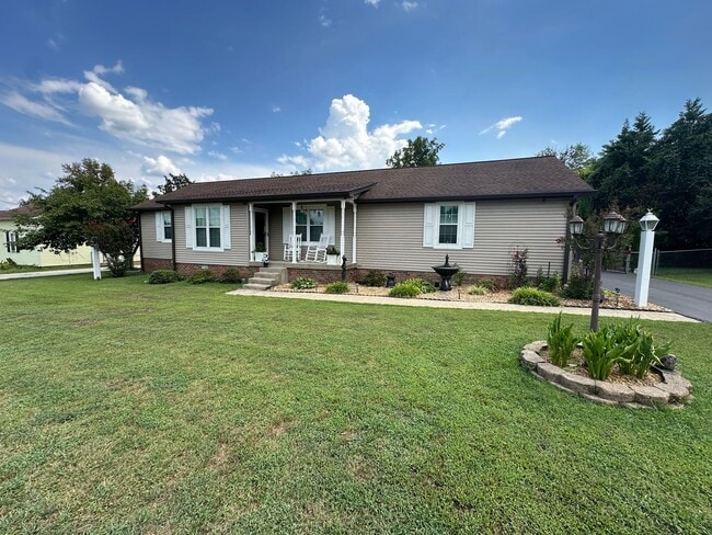 Building Photo - FULLY FURNISHED, SINGLE-FAMILY HOME IN NOR...