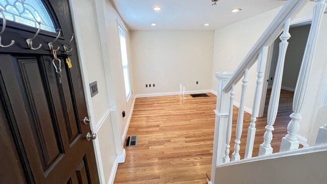 Photo - 254 Broadway