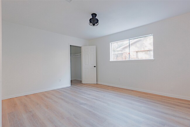 Building Photo - 11611 Sagedowne Ln