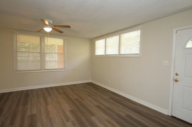 Photo - 902 Ridgewood Dr