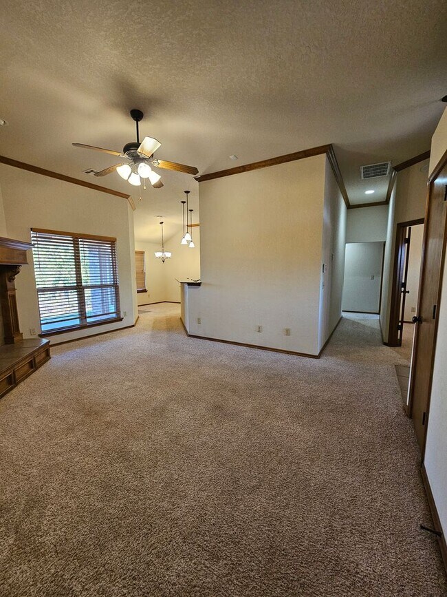 Photo - 3 (Bed)/(2) Bath + Office in Royal Oaks. N...