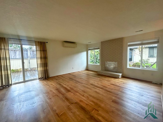 Photo - 2 Bed / 2 Full Bath Single-Level Townhome in Timberhill