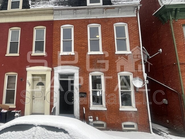 Building Photo - 301 N Newberry St