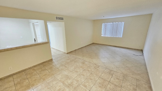 Photo - 5541 Fulcher Ave Unidad 303