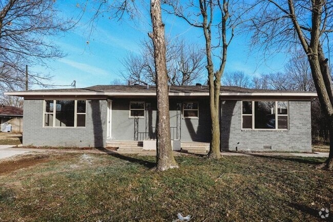 Building Photo - 494 N Main St Rental