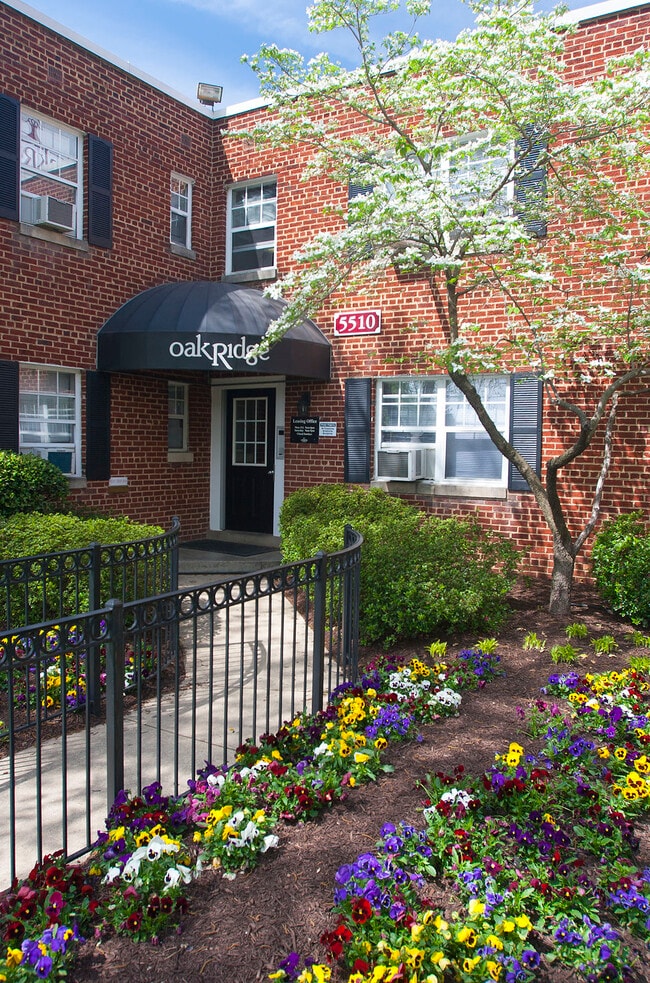 Oak Ridge Apartments Courtyard
