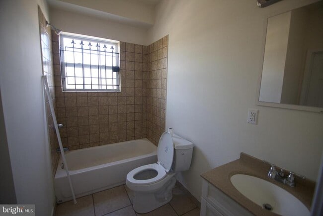 Photo - 1858 N 16th St Unidad 1