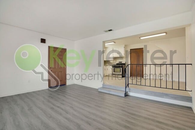 Photo - 809 N Hobson Ave