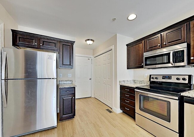 Photo - 125 Surrey Ct