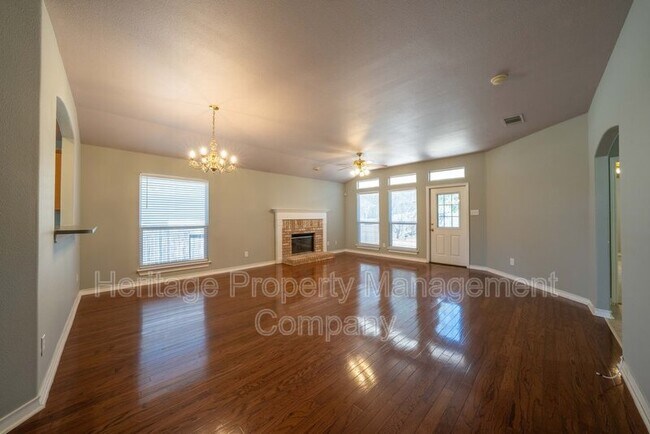 Photo - 1435 Bluff Forest