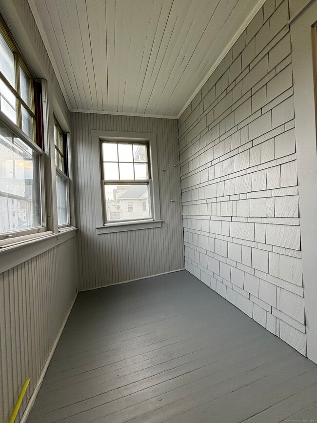 Photo - 143 Brown St