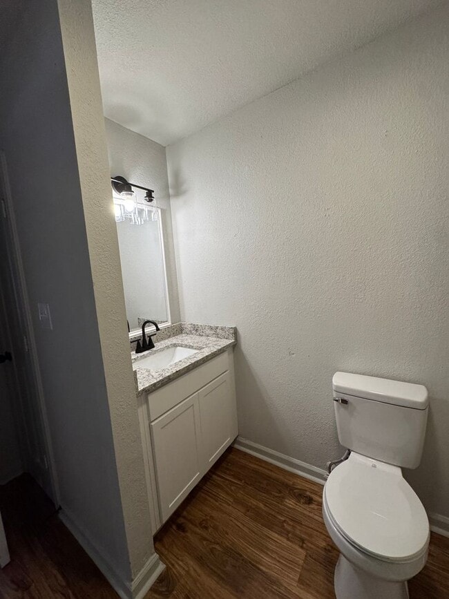 Photo - REMODELED 2 BED / 1 Bath Apartment in Trum...