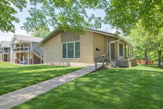 Building Photo - 1415 Paris Rd