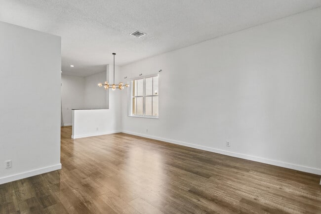 Photo - 1071 Bluewood Terrace