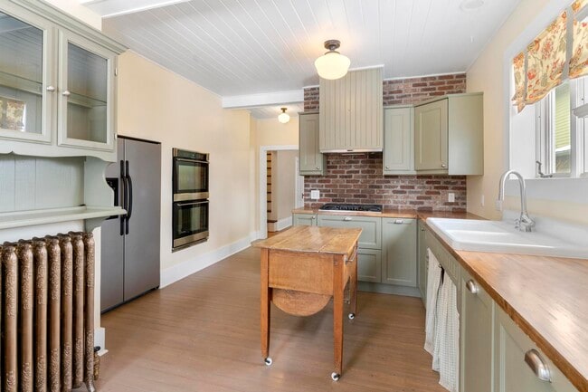 Building Photo - 836 E Kiowa St Rental