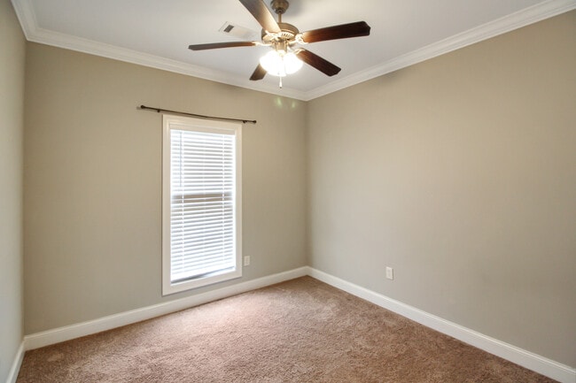 Photo - 203 Buttonwood Ln