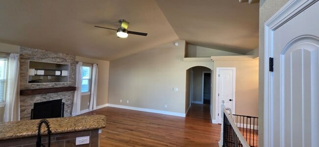 Photo - 6908 Laramie St