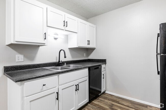 1 BR, 1 BA - 629 SF