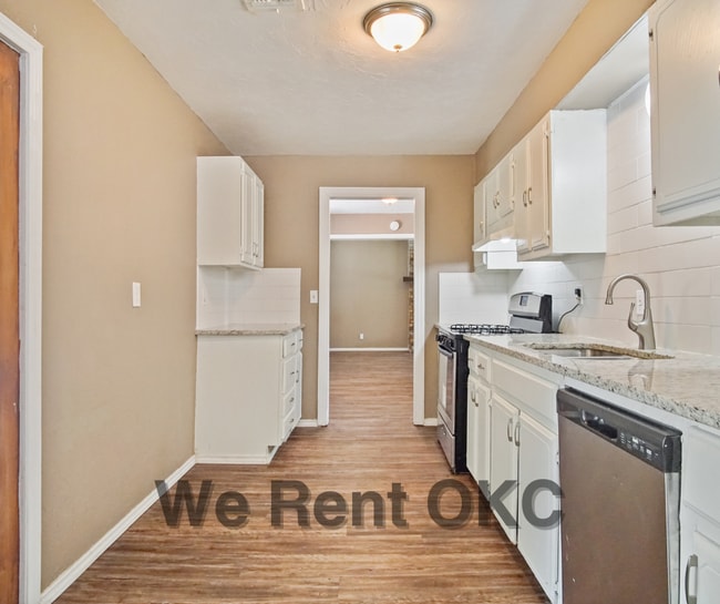 Photo - 1221 NE 43rd St