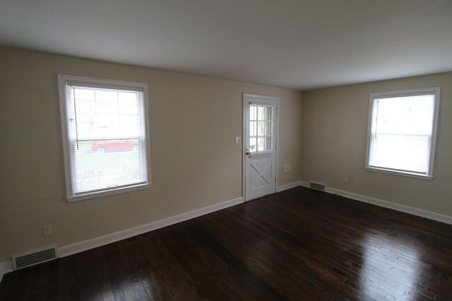 Photo - February FREE On This One Bedroom Duplex in North Kansas City