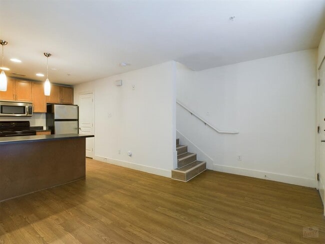 Photo - 711 W 32nd St Unidad 143