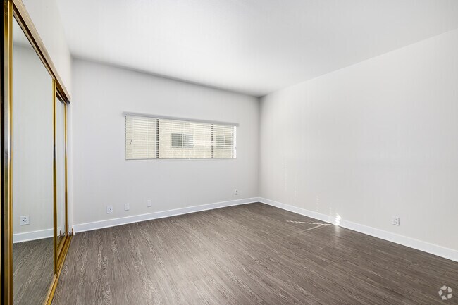 2BR, 2BA - 1,100SF - Primary Bedroom