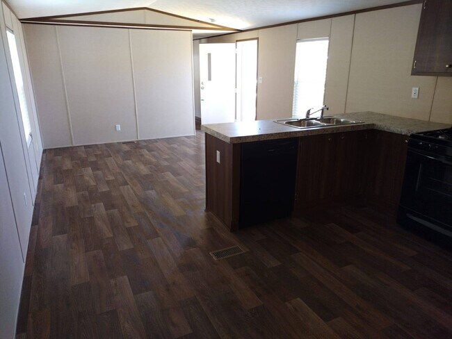 Photo - 212 E 5th Ave