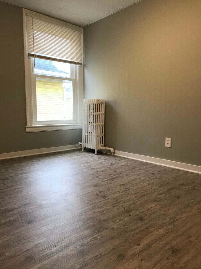 Photo - 135 Elmwood Ave Unit 4