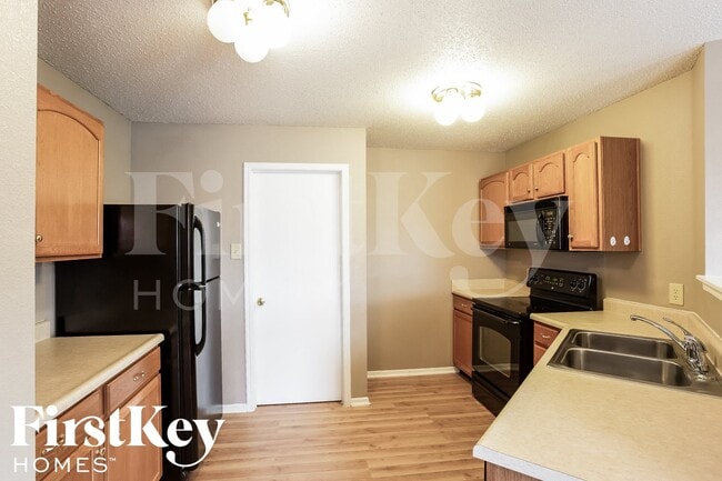 11657 Presidio Dr