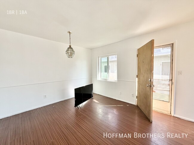 Building Photo - 1520 Meadowbrook Ave Unit 15