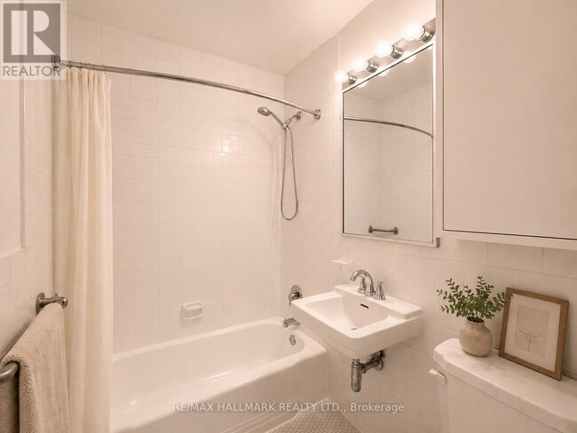 Photo - 30 Upper Canada Dr Unit 101