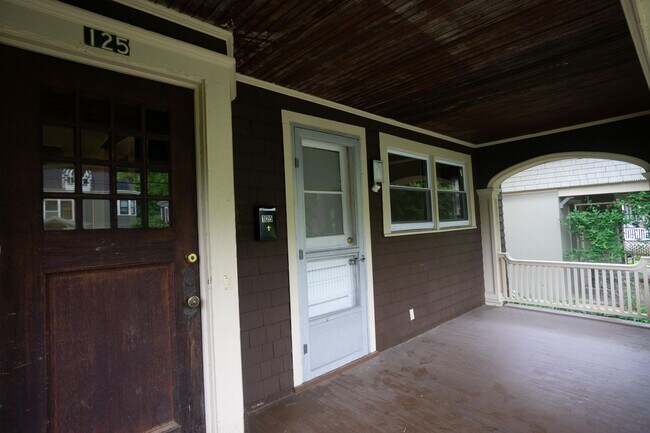 Photo - 125 Victoria Pl