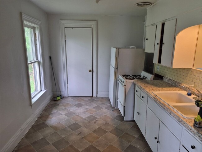 Photo - 227 Douglas Ave Unit 3