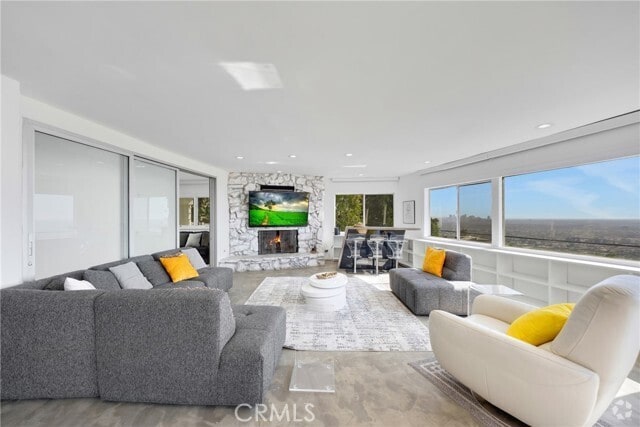 Building Photo - 8697 Hollywood Blvd Rental
