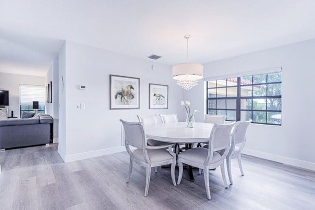 Photo - 12715 Kingsway Rd