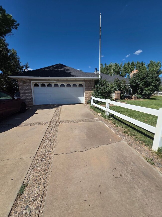 1534 W 8050 N Unit Lower