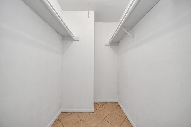 Building Photo - 17331 Red Oak Dr Unit 55