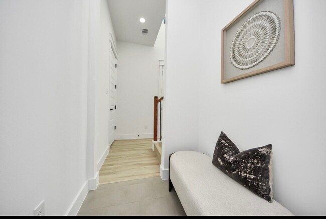 Photo - 7911 Lynette St