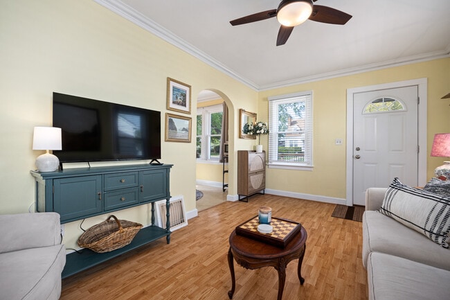 Photo - 924 E Maywood Ave