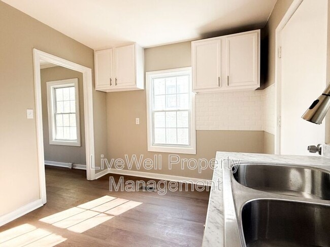 Photo - 1524 4th St N